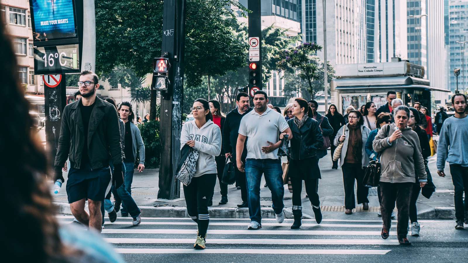 How to add new users to a Facebook custom audience. From your CRM, using Zapier.